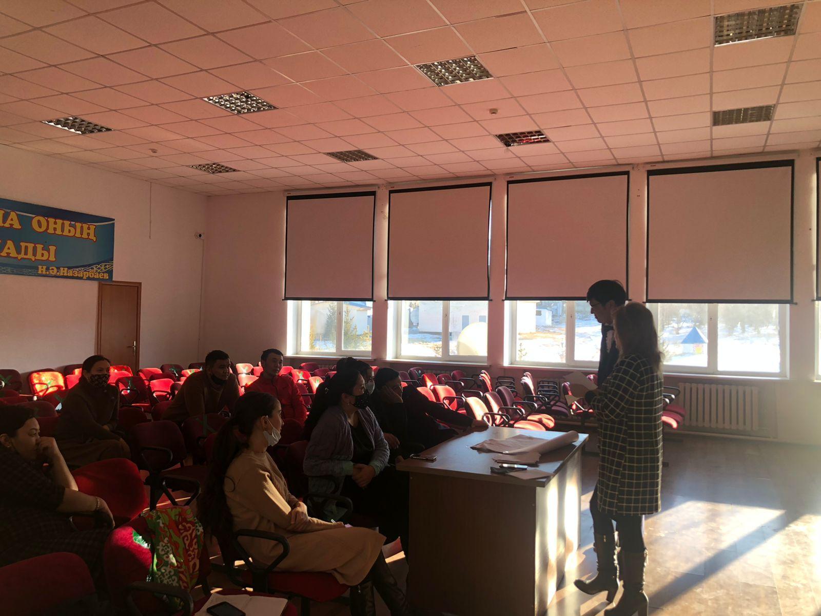 "Көңілі көтеріңкі ұстаздың, еңбегі де жемісті" тақырыбында мектеп мұғалімдеріне арналған психологиялық тренинг өткізді.