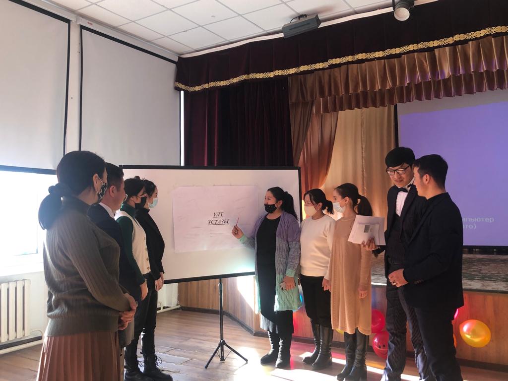 Қазақ тілі мен әдебиеті пәні мұғалімі, мектебіміздің жас маманы Шатырбаева Ж мектеп ұстаздарына"Ұлттың ұлы ұстазы - Ахмет Байтұрсынов" тақырыбында саяси сабақ өткізді.