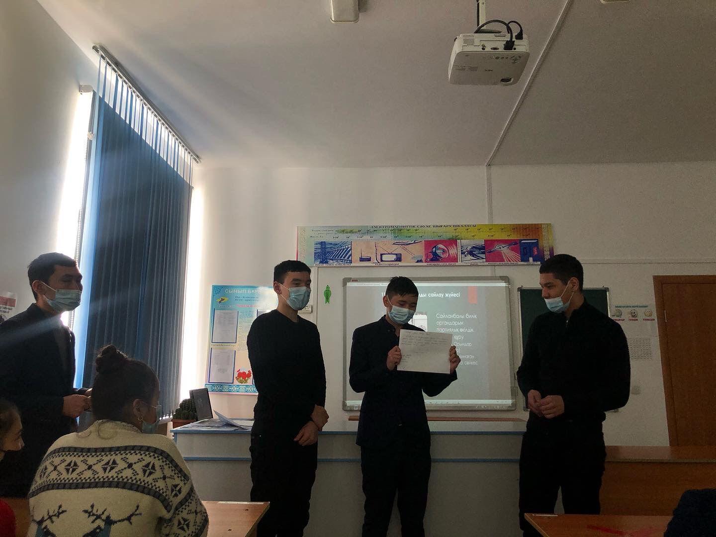 3 ақпан күні «Ғали Орманов атындағы орта мектебі, мектепке дейінгі шағын орталығымен» коммуналдық мемлекеттік  мекемесінде Дүниежүзілік сайлау күніне орай 11 сынып оқушыларымен, тарих пәнінің мұғалімі Е.Нұртай тәрбие сағатын өткізді