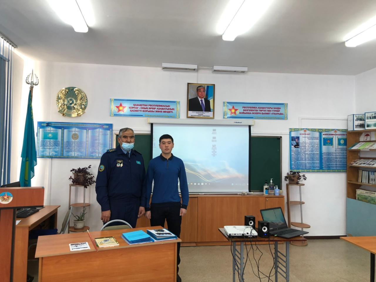 Мектебіміздің түлегі, шекара әскери училищесін бітірген А.Қайратұлымен мектебіміздің оқушылары арасында кездесу өтті.