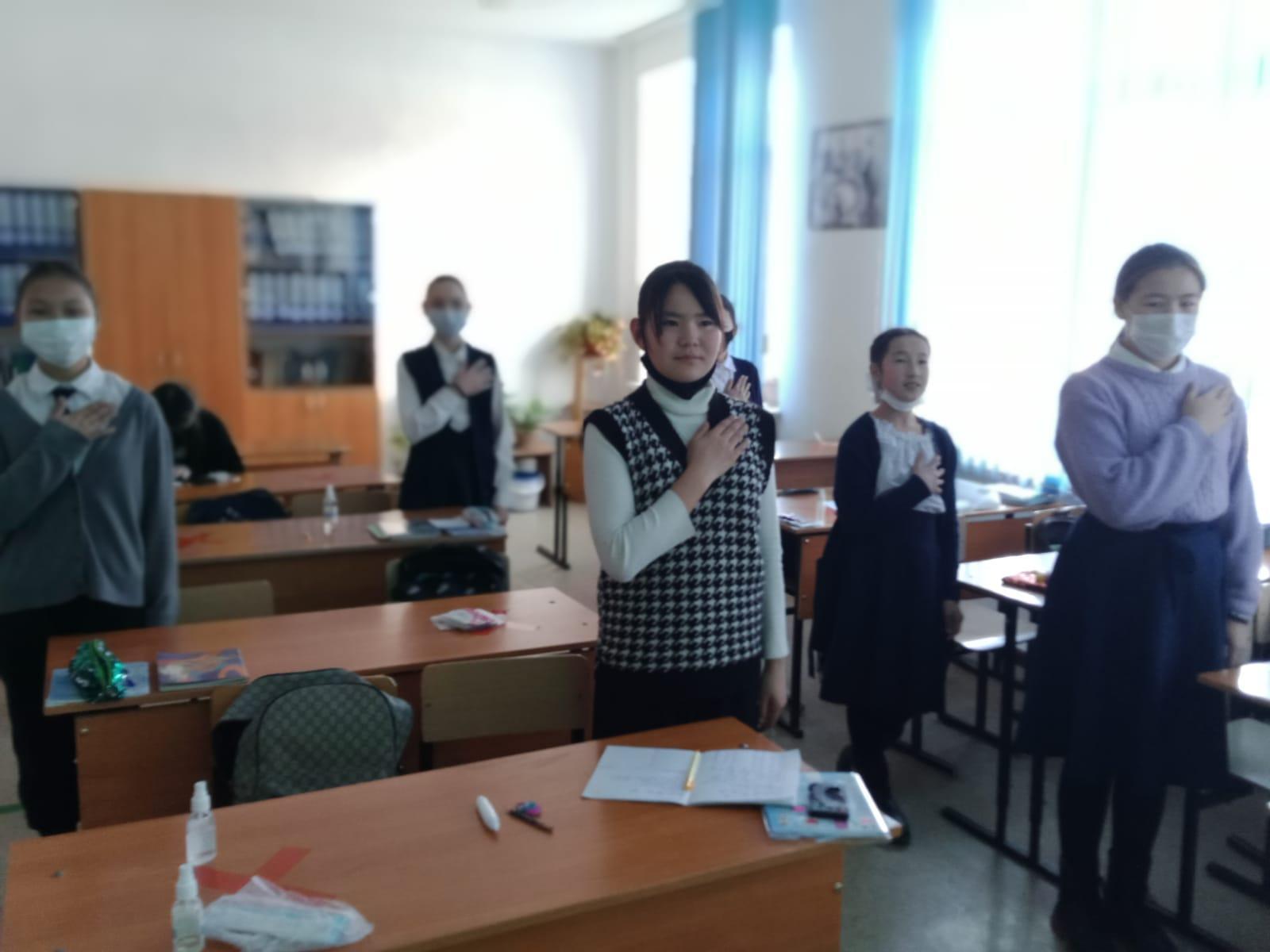 Тарих пәні мұғалімі Сыдықов Д 7 сынып оқушыларына "Құқықтық білім - баршаға" тақырыбында түсіндірме сабақ өткізді. "Правовое образование-для всех"