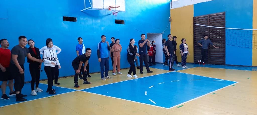 Мектеп мұғалімдері арасында "Дені саудың-жаны сау" тақырыбында" спорттық сайыс өткізілді.  спортивный конкурс среди учителей школы на тему " В здоровом теле-Здоровый дух"