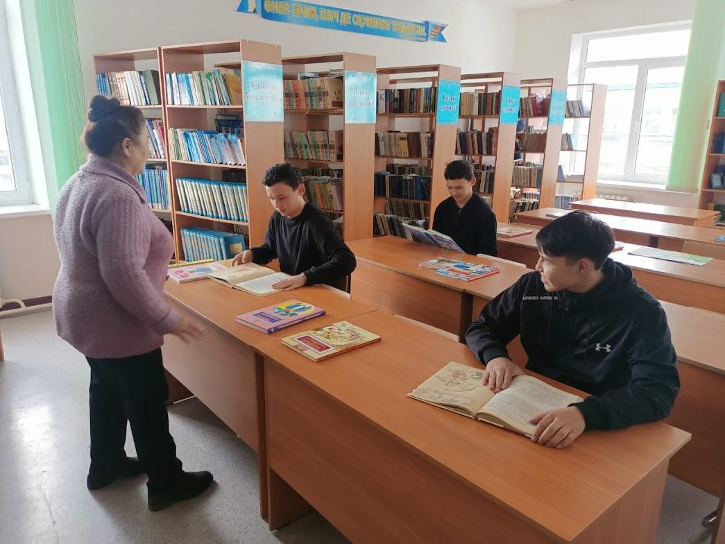Оқуға құштар мектеп жобасы аясында кітап алмастыру шарасы өткізілді