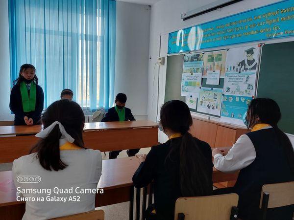 "Жас қыран және Тұлпар" дебат клуб мүшелері және жетекшілері "Мамандықты өзім таңдаймынмын" тақырыбында пікірсайыс өткізді. Дебаты на тему: "Профессию выбираю сам"